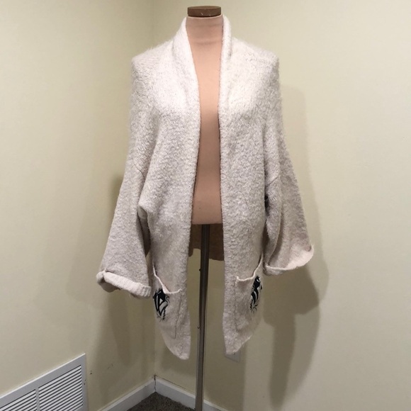 Wildfox White Label Cardigan Sweater Size XS Cream Eyelash Embroidered Monogram - Picture 2 of 11